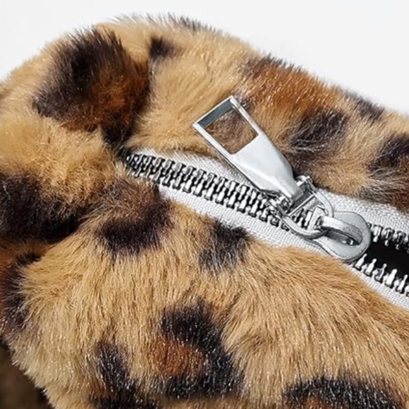 NWT Leopard Print Plush Faux Fur Tote Bag - Picture 5 of 6